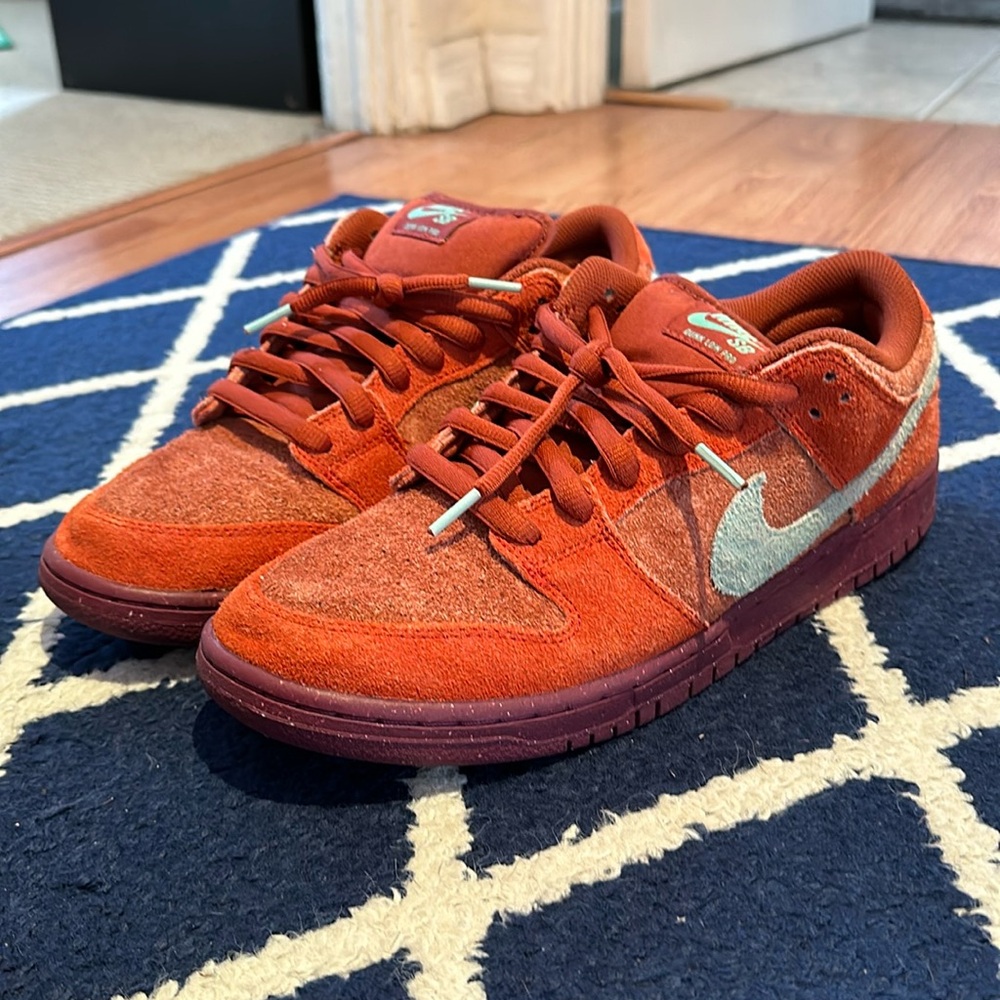 Nike Dunk low SB Mystic Red